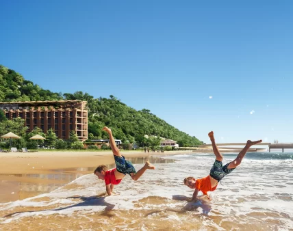 7947_precht_wooden_hotel_12